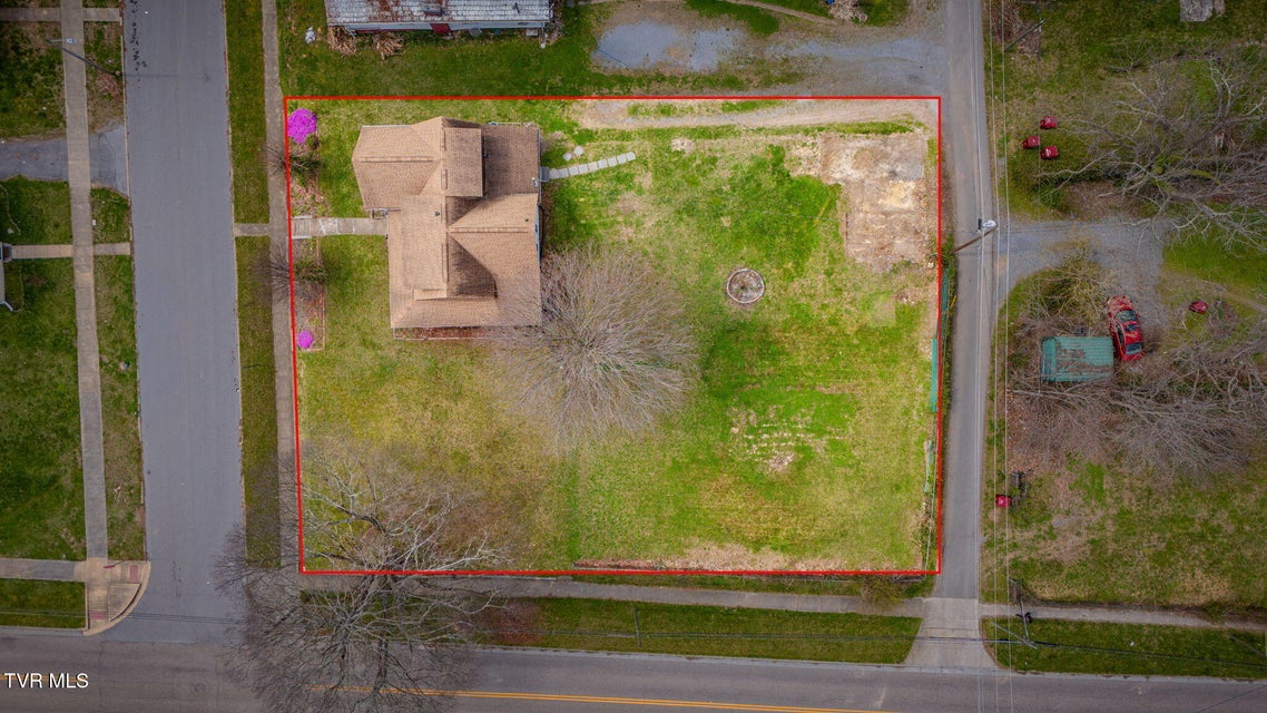 Photo #23: 302 Wilson Avenue