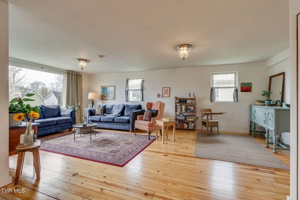 Photo #7: 302 Wilson Avenue