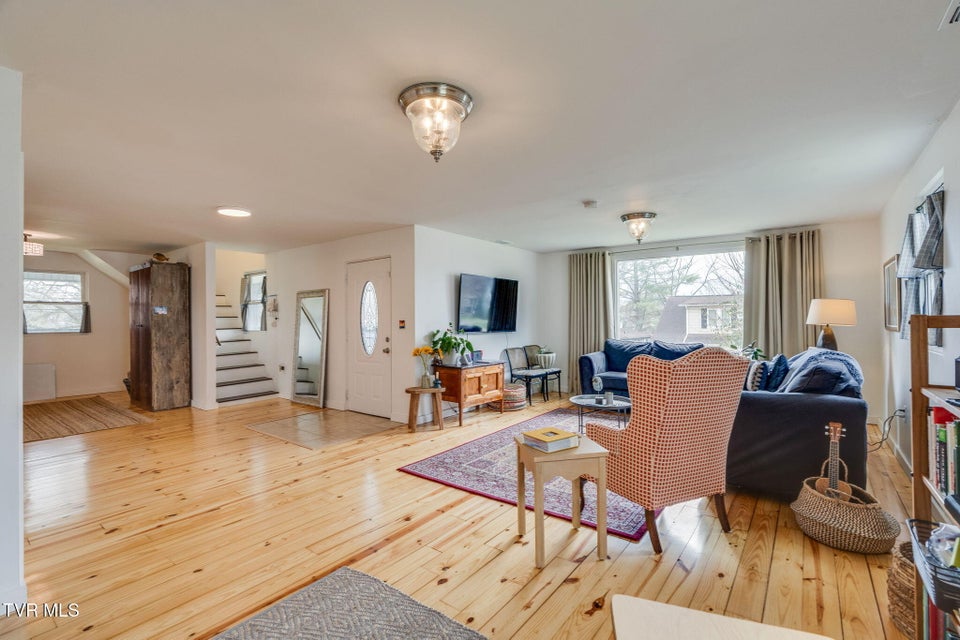 Photo #4: 302 Wilson Avenue