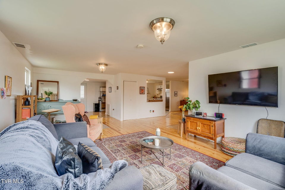 Photo #6: 302 Wilson Avenue