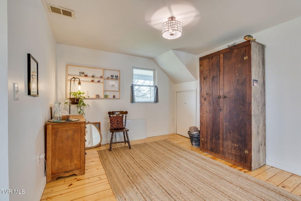 Photo #10: 302 Wilson Avenue