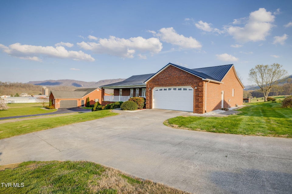 Photo #4: 300 Riverview Drive