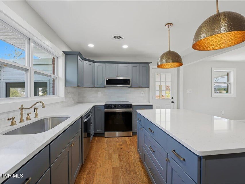 Photo #13: 452 Wilder Street