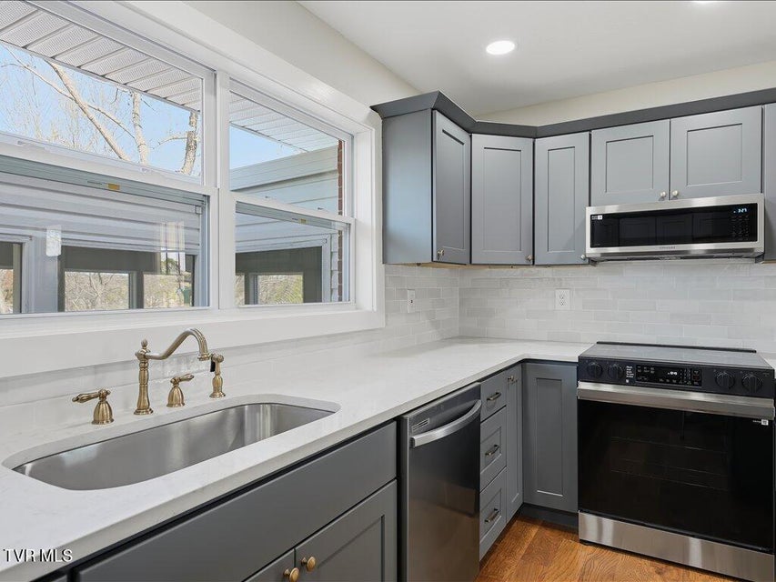 Photo #14: 452 Wilder Street