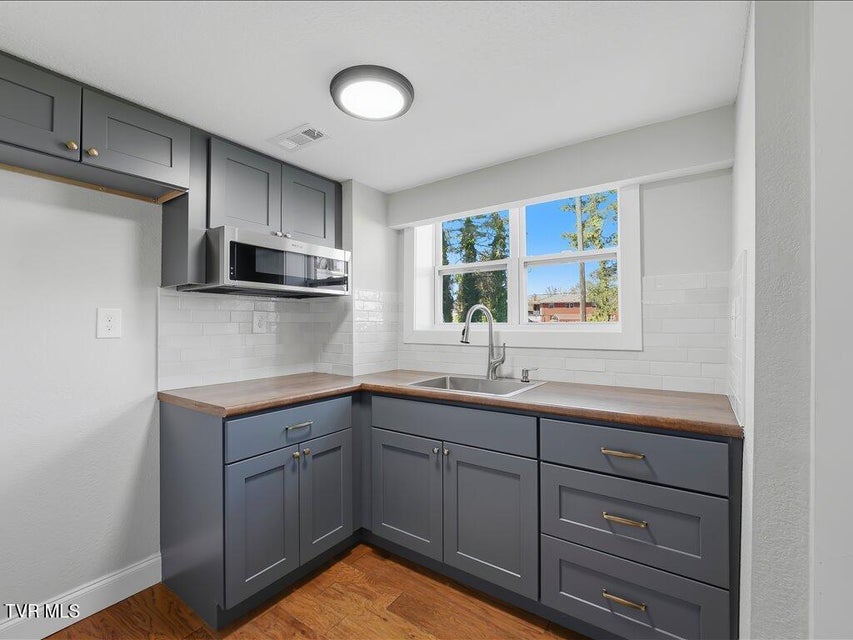 Photo #26: 452 Wilder Street