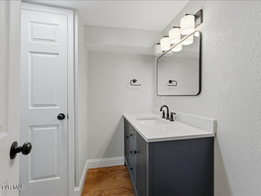 Photo #32: 452 Wilder Street