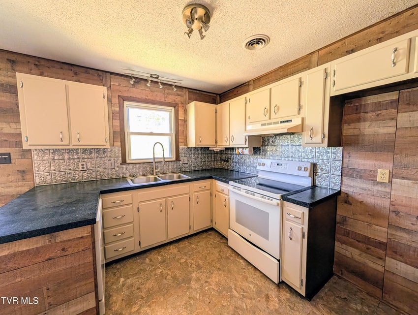 Photo #6: 464 Springfield Drive