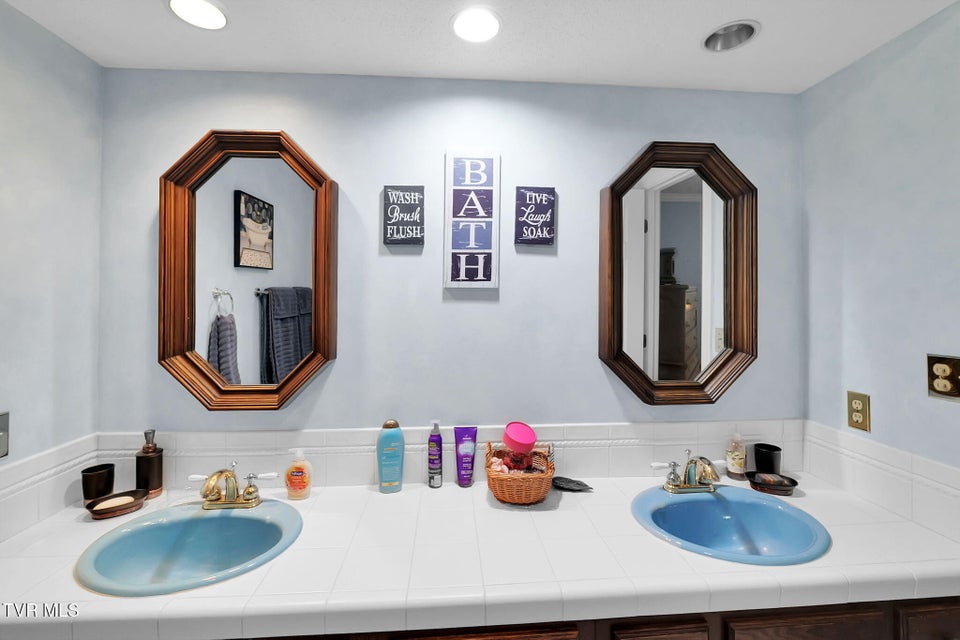 Photo #62: 160 Fairway Drive