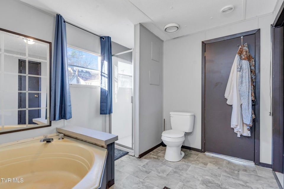 Photo #10: 607 Spring Avenue