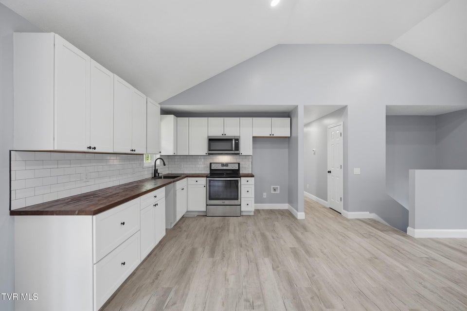 Photo #7: 3740 Thorngrove Drive