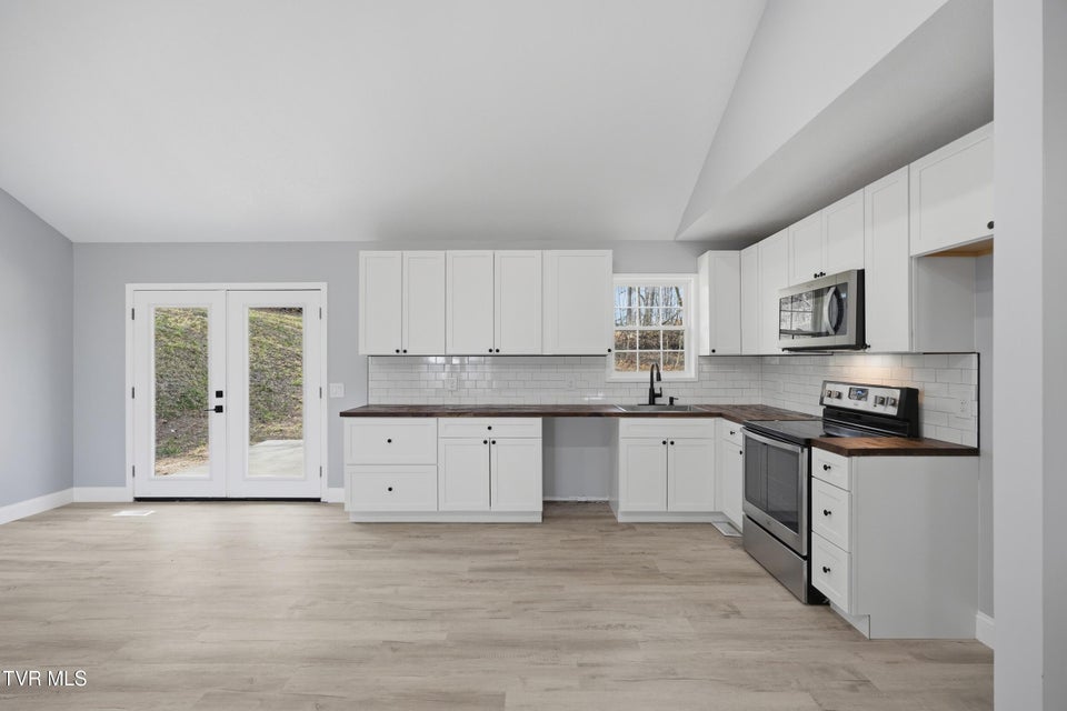 Photo #8: 3740 Thorngrove Drive