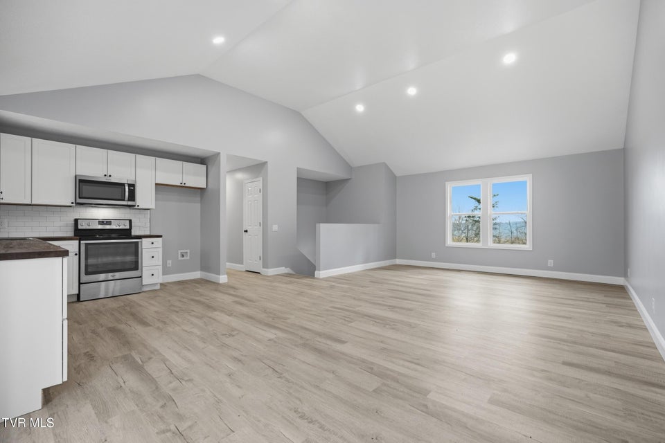 Photo #9: 3740 Thorngrove Drive