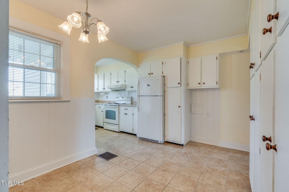 Photo #8: 2716 Linden Road