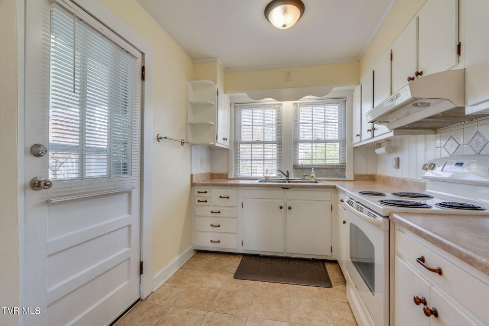 Photo #10: 2716 Linden Road