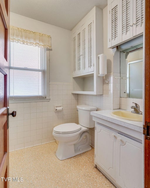 Photo #15: 2716 Linden Road