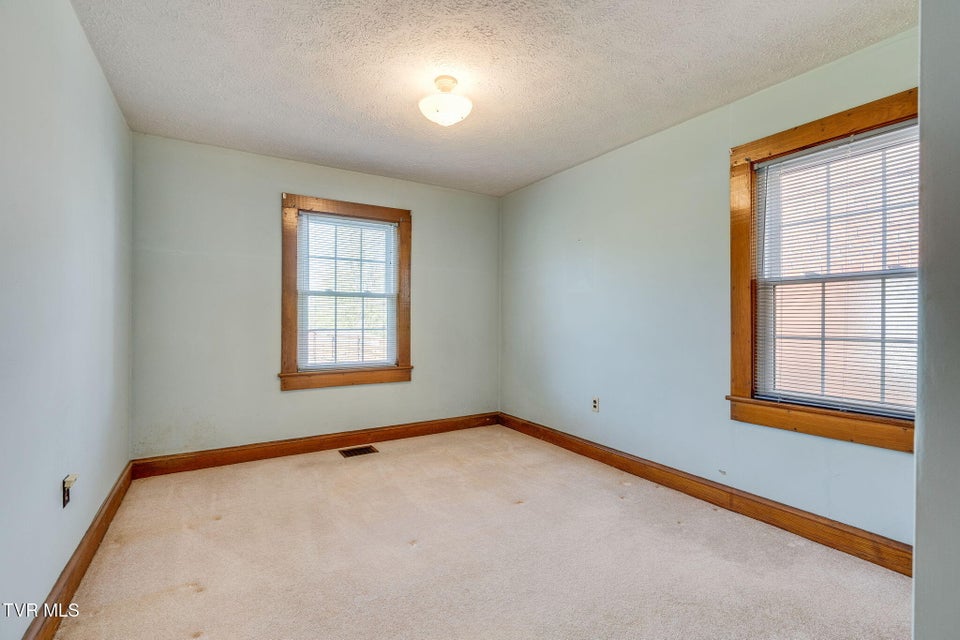 Photo #16: 2716 Linden Road