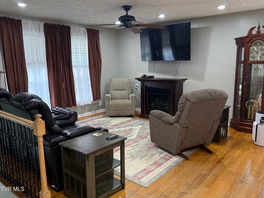 Photo #4: 952 Afton Street