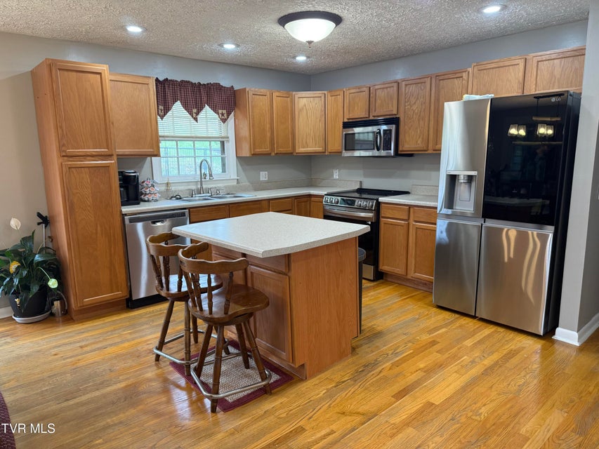 Photo #8: 952 Afton Street