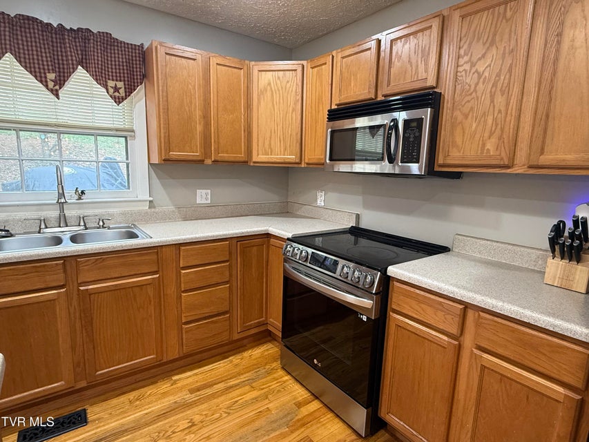 Photo #12: 952 Afton Street