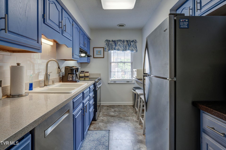 Photo #9: 400 Sunset Drive