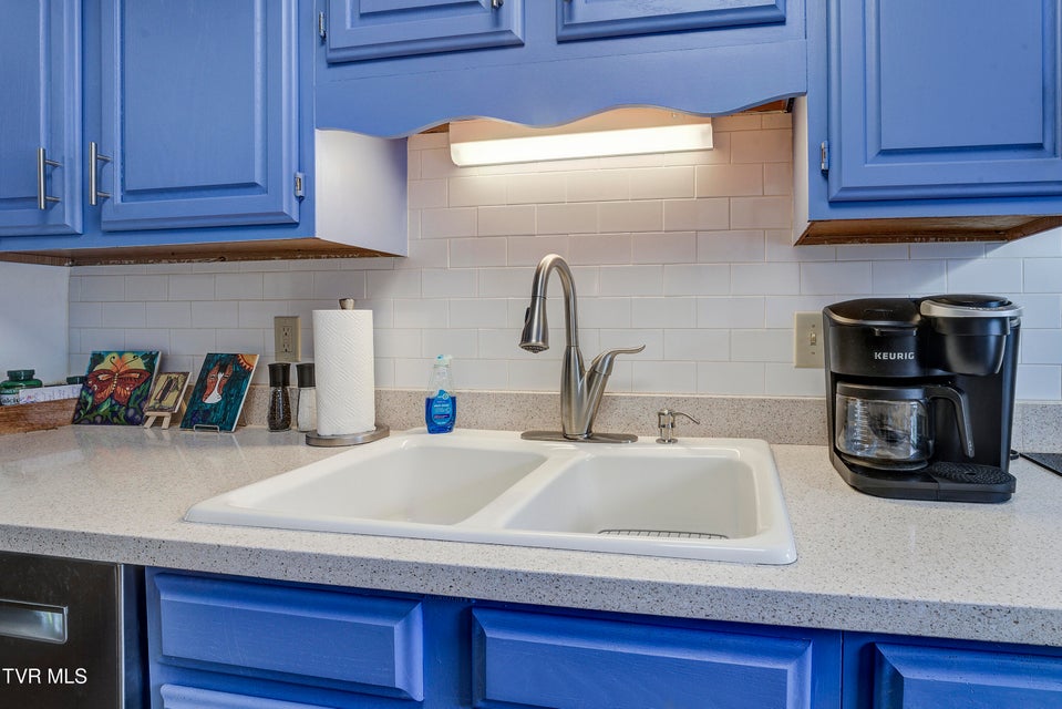 Photo #10: 400 Sunset Drive