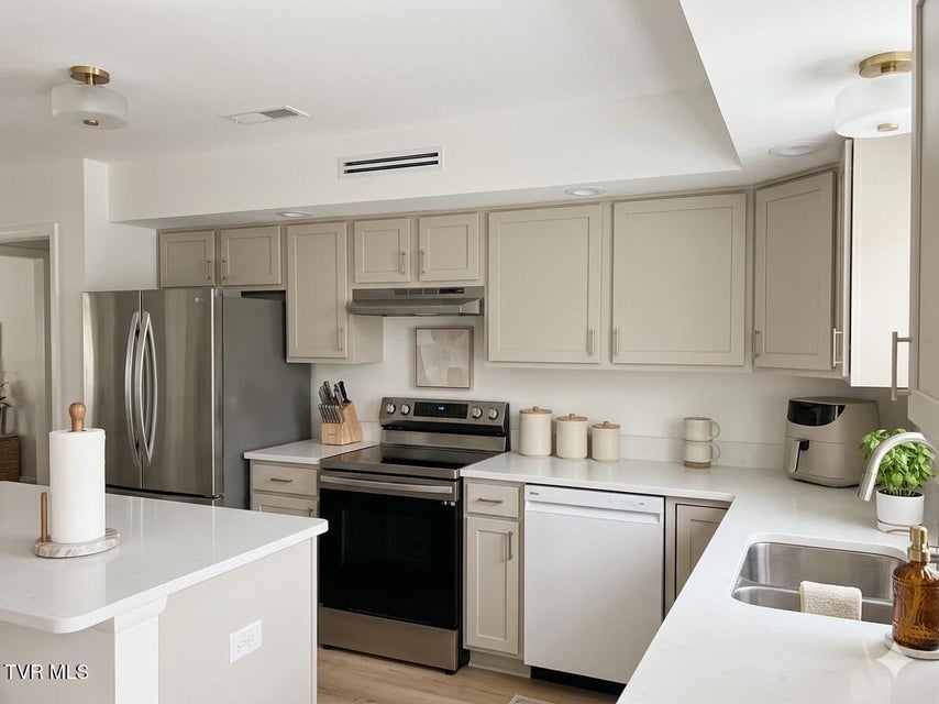 Photo #6: 165 Bentley Parc 