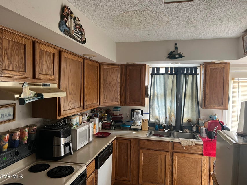 Photo #5: 165 Bentley Parc 