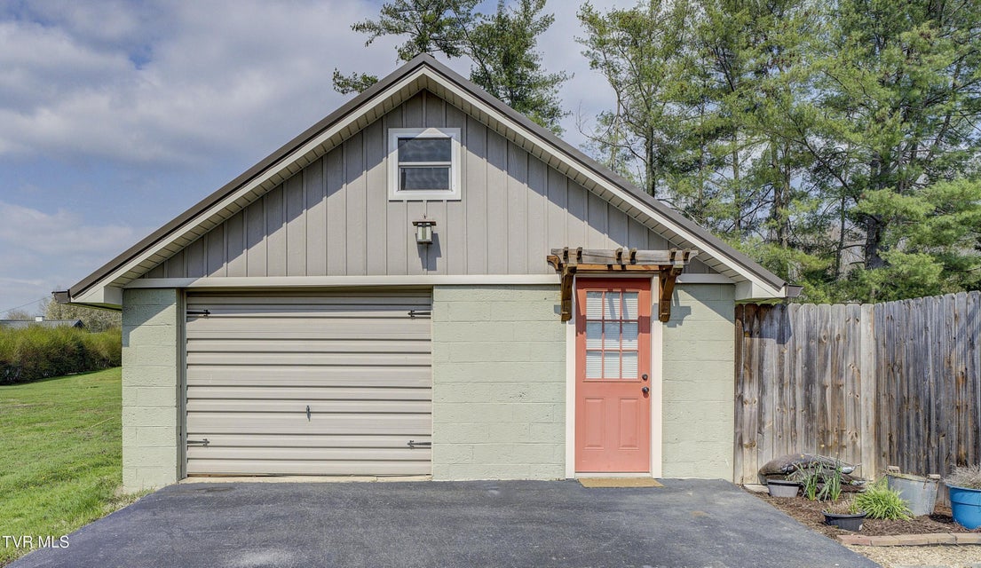 Photo #26: 4238 Ivanhoe Street