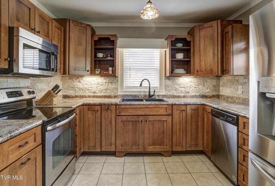 Photo #11: 4238 Ivanhoe Street