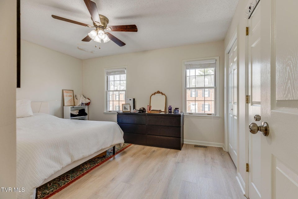 Photo #15: 400 Sunset Drive