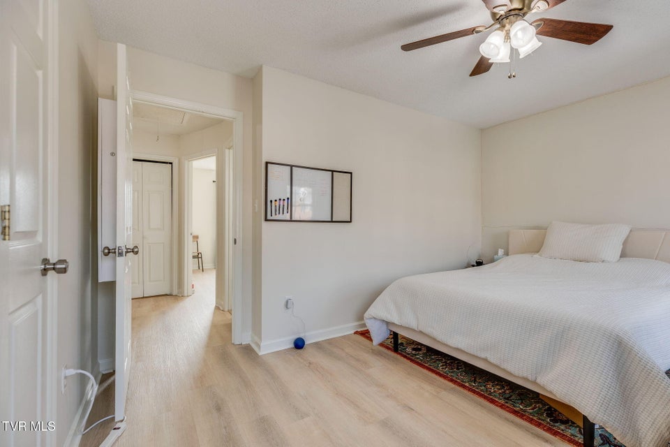 Photo #16: 400 Sunset Drive