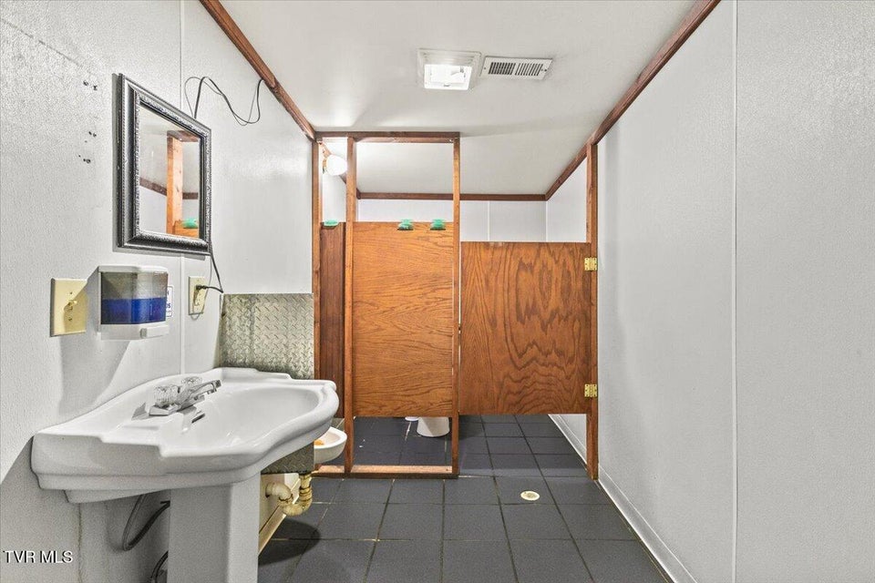 Photo #27: 3124 Andrew Johnson Highway