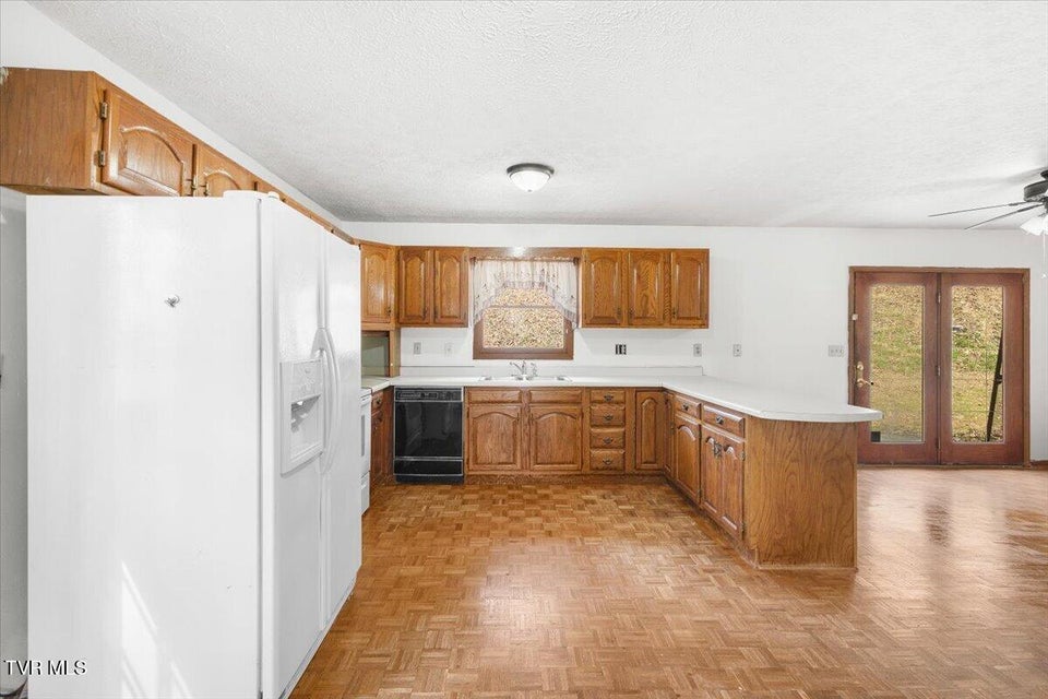 Photo #17: 216 Fitzsimmons Hill Road