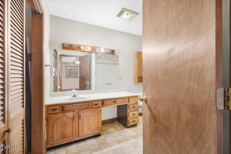 Photo #26: 216 Fitzsimmons Hill Road