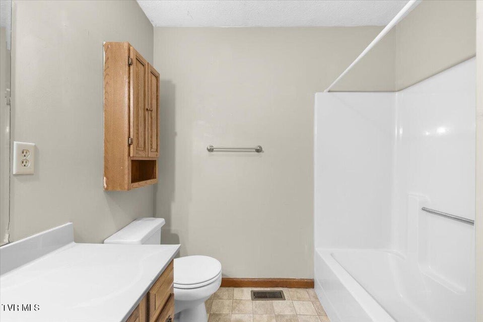 Photo #27: 216 Fitzsimmons Hill Road