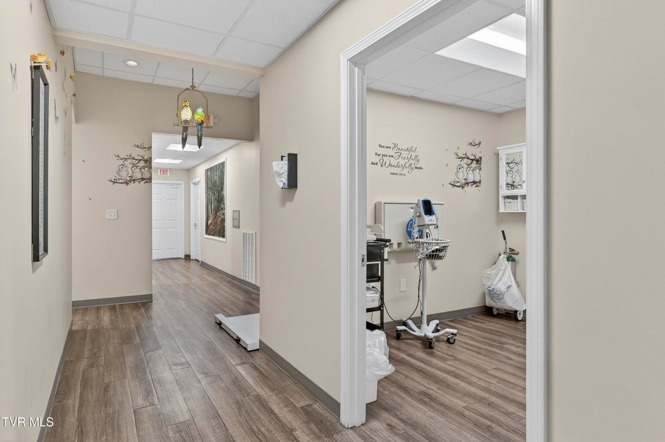 Photo #4: 929 Main Street