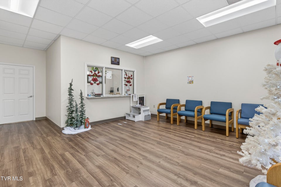 Photo #17: 929 Main Street