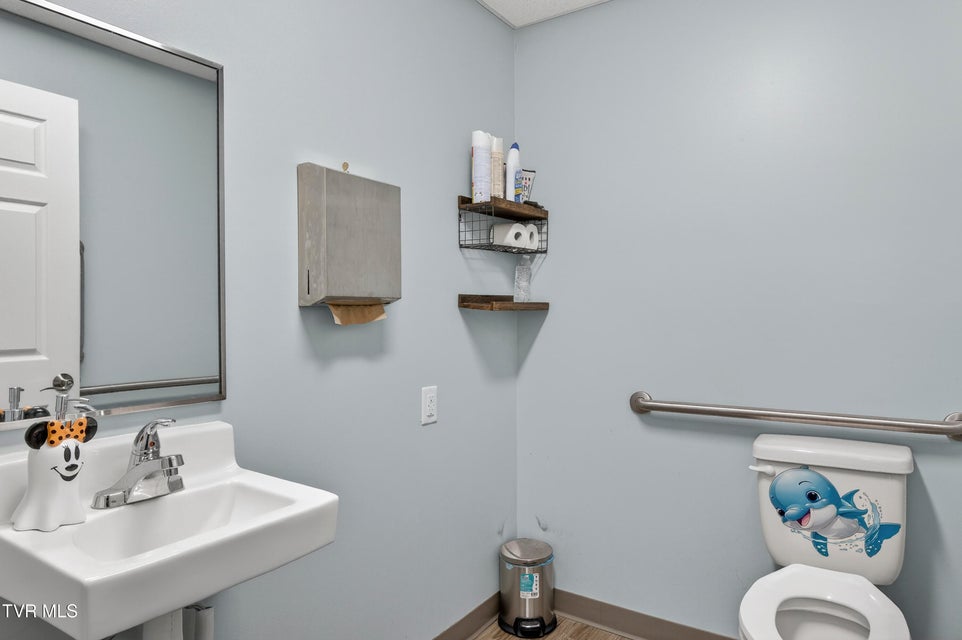 Photo #22: 929 Main Street