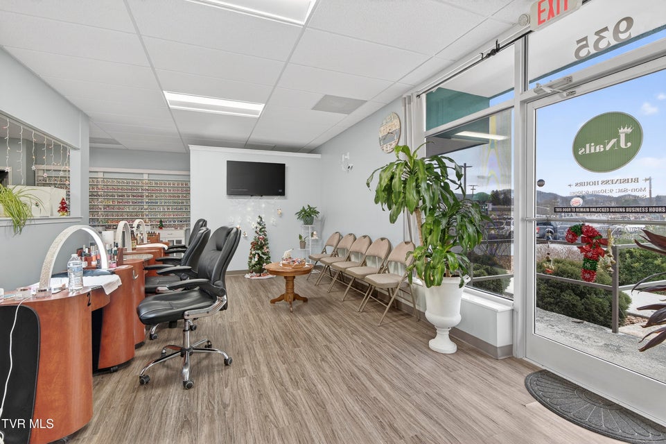 Photo #25: 929 Main Street