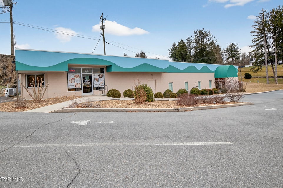 Photo #31: 929 Main Street