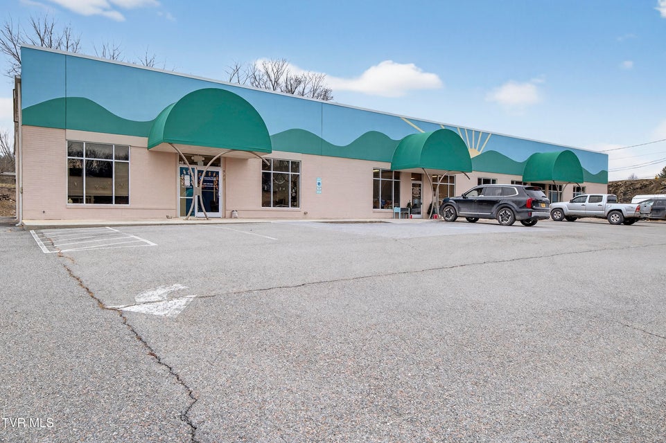 Photo #32: 929 Main Street