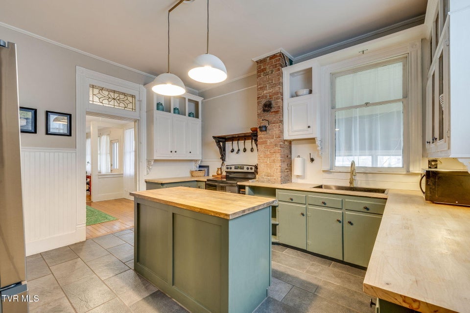 Photo #24: 211 Johnson Street