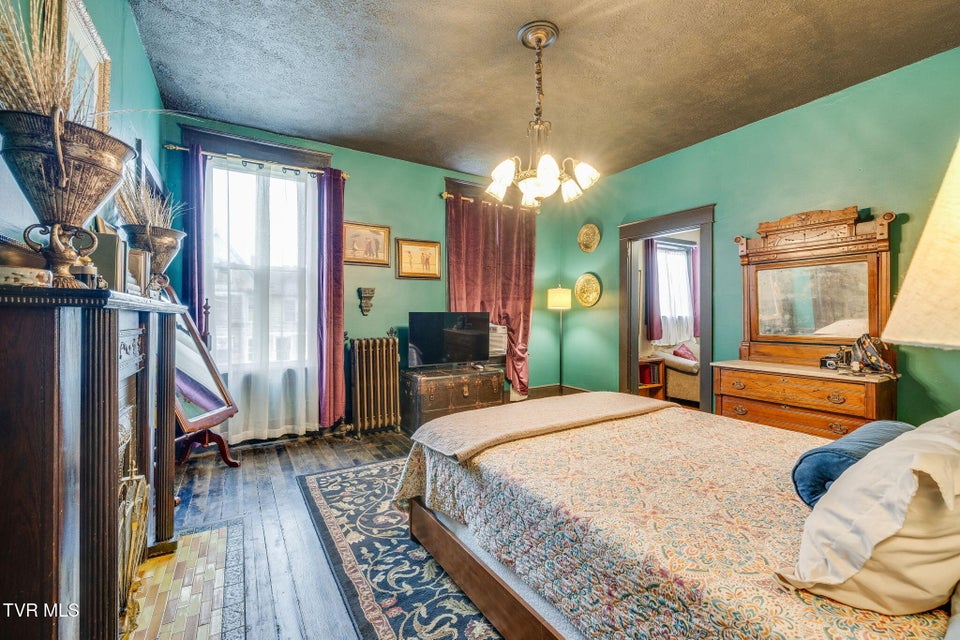 Photo #34: 211 Johnson Street