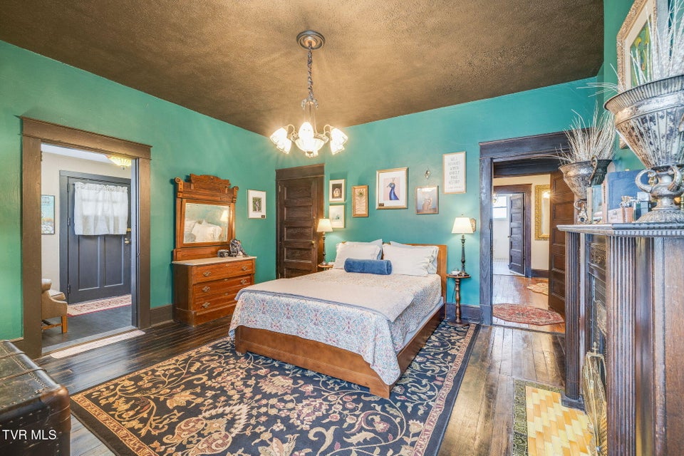 Photo #35: 211 Johnson Street