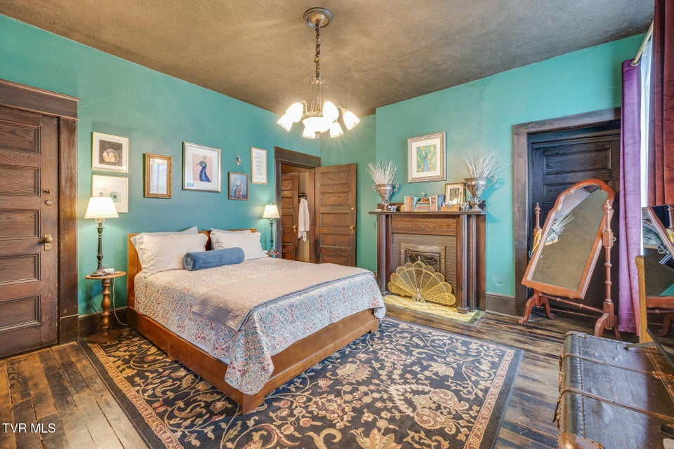 Photo #36: 211 Johnson Street