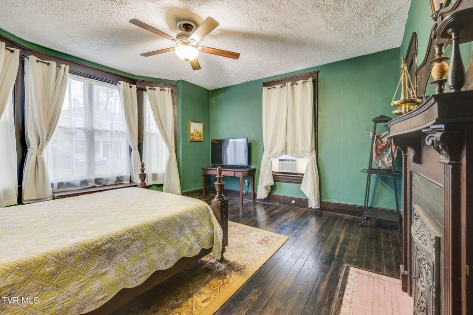 Photo #48: 211 Johnson Street