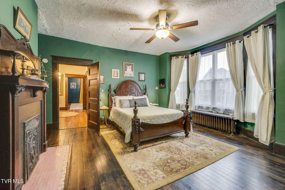 Photo #49: 211 Johnson Street