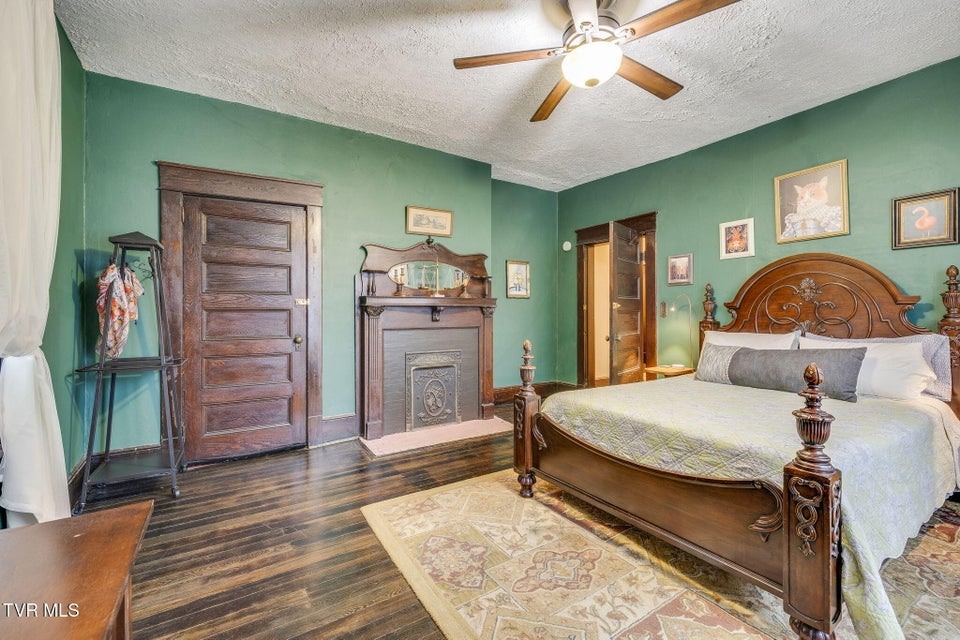 Photo #50: 211 Johnson Street