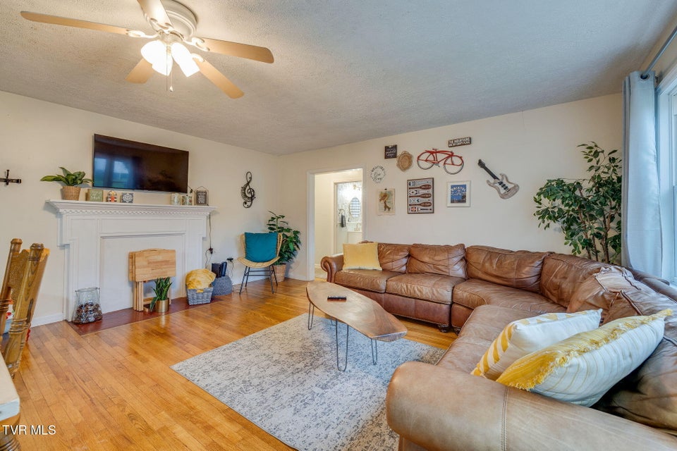 Photo #5: 1326 Valley Drive