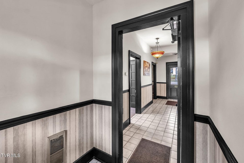 Photo #25: 158 Valley Street